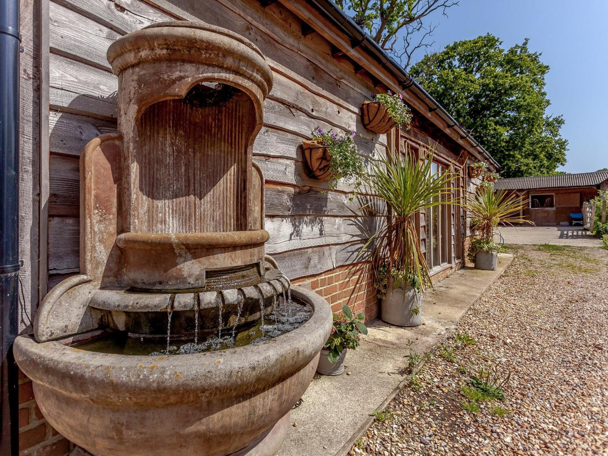 Villa The Barn Coldwaltham Esterno foto